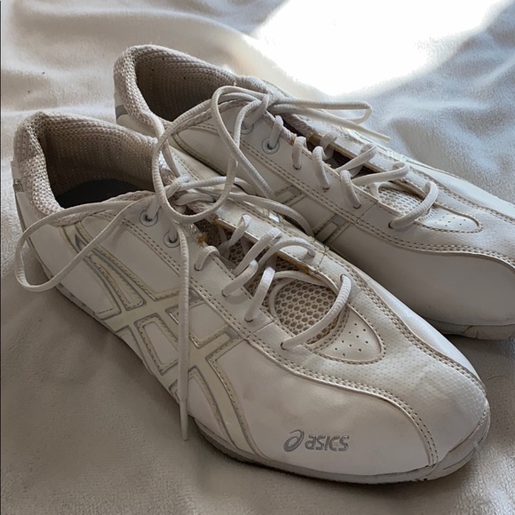 asics white cheer shoes